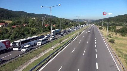 Tatilciler Yollarda: Kilometrelerce Kuyruk Oluştu