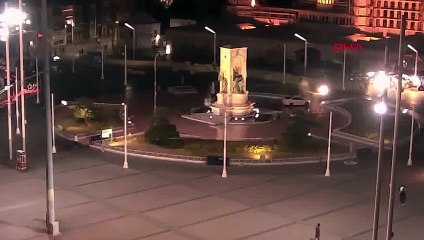 Polisten kaçan araç az daha Taksim Cumhuriyet Anıtı'na çarpıyordu