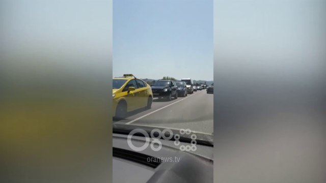 RTV Ora – Trafik i rënduar te kthesa e Rinasit, rruga Kamëz-Fushë Krujë e bllokuar