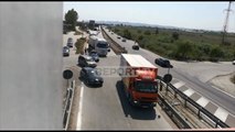 Report TV - Përplasen tre makina, 6 km radhë në Lushnje! Trafik edhe në Vlorë