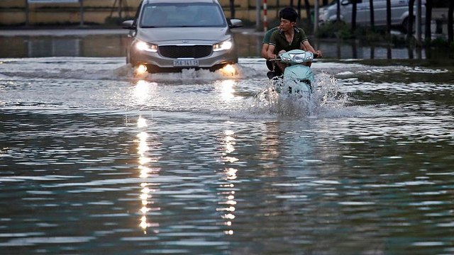 Il tifone Lekima ha colpito la costa orientale cinese provocando vittime e distruzione