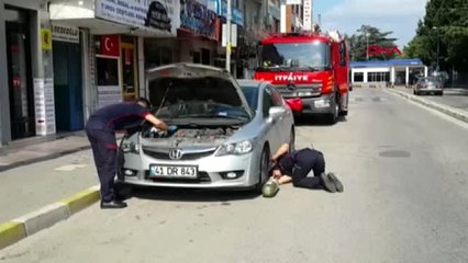 KOCAELİ Not bırakıp, otomobilin motoruna giren yavru kedinin kurtarılmasını sağladı