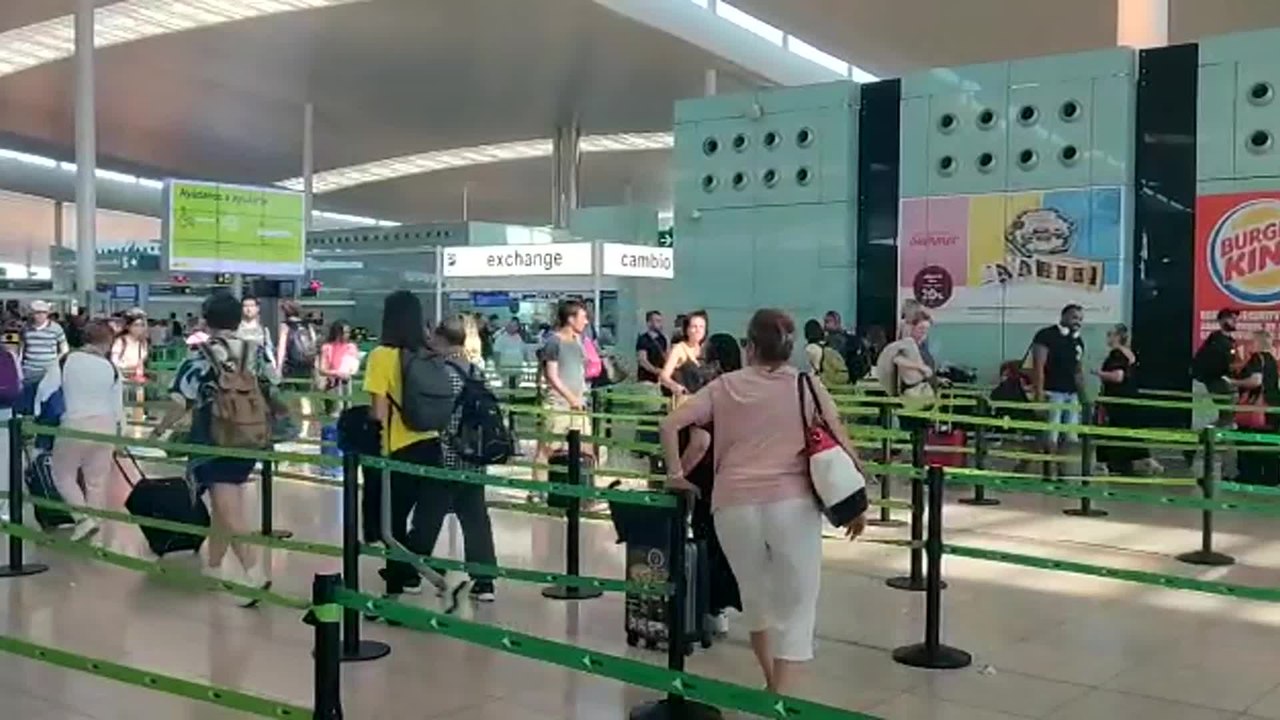 Normalidad en el Aeropuerto de Barcelona por la tarde pese a la huelga