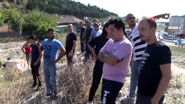 Ataşehir'de sahibinin elinden kaçan kurbanlık hayvan derede mahsur kaldı