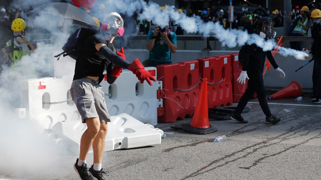 Flash mob protests fan out across Hong Kong