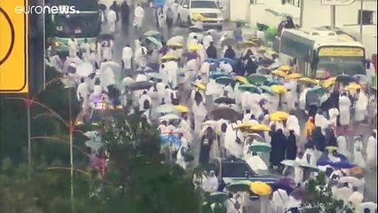 شاهد: أمطار غزيرة تتهاطل على صعيد عرفة خلال أداء الركن الأعظم من الحج