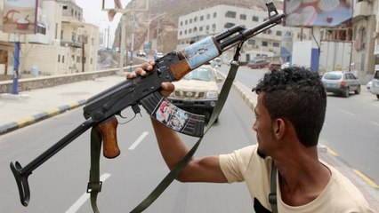الاشتباكات تجبر آلاف اليمنيين على النزوح من عدن