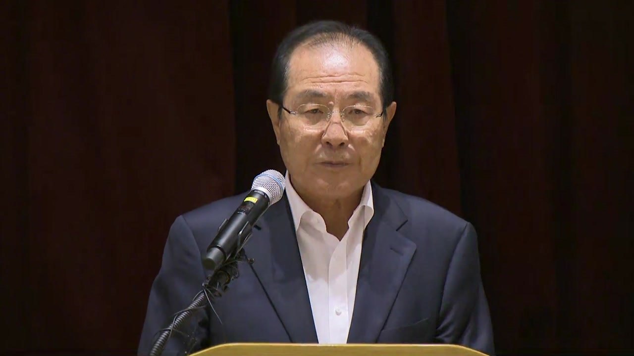 [현장영상] 한국콜마 회장, "동영상 파문 사죄...회사 경영에서 물러날 것" / YTN