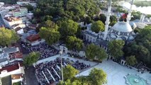 Binlerce vatandaş bayram namazı için Eyüp Sultan Camii'ne akın etti