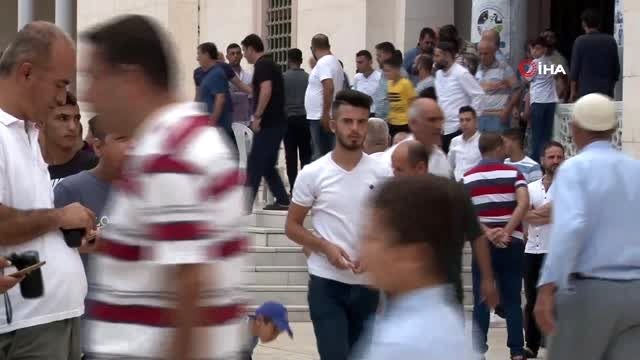 AK Parti sözcüsü Ömer Çelik bayram namazını SABANCI Merkez Cami'nde kıldı
