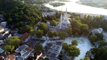 Binlerce vatandaş bayram namazı için Eyüp Sultan Camii'ne akın etti