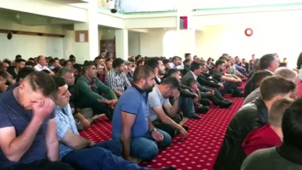 Kars'ta Bayram namazında vatandaşlar camileri doldurdu