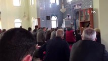 Kars'ta Bayram namazında vatandaşlar camileri doldurdu