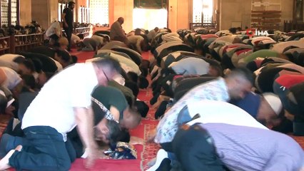 Süleymaniye Camii'nde Bayram Namazı Sonrası Sıcak Çorba İkramı