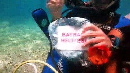 Dalgıçların bayramlaşması böyle olur!
