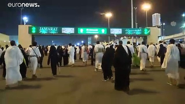 شاهد: الحجاج يتجمعون في مزدلفة خلال آخر مناسك الحج