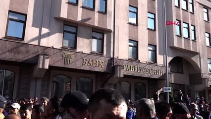Moskova'da Müslümanlar bayram namazı için Merkez Cami'ne akın etti