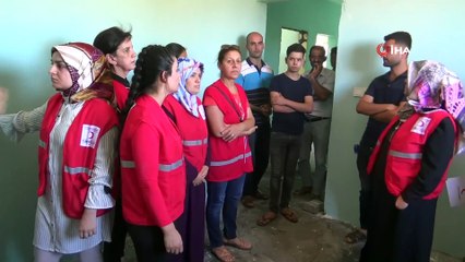 Evi yanan ailenin yardımına Türk Kızılay'ı koştu