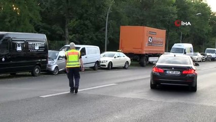 - Berlin'de Bayram Namazı Coşkusu