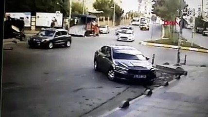 Esenyurt'ta takla atan araç kamerada