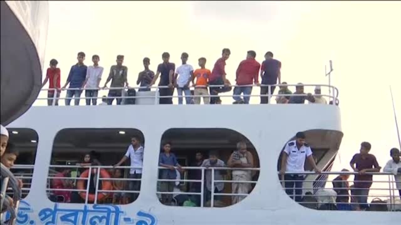 Éxodo en Bangladés para celebrar el Eid al-Adha, la mayor festividad musulmana