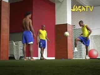 3 brasileños ronaldinho,robinho,roberto carlos