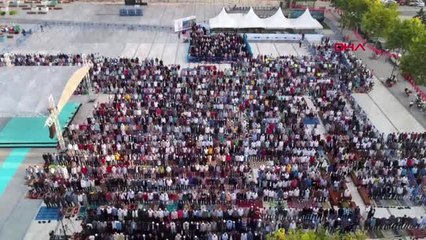 SAKARYA ADAPAZARI'NDA 5 BİN KİŞİ MEYDANDA BAYRAMLAŞTI