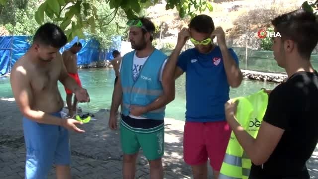 TÜGVA'lı gençler Beyazsu'da çöpleri temizledi