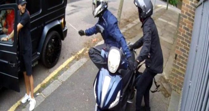 Mesut Özil'e bıçaklı saldırıda şok gelişme! 2 Türk gözaltına alındı