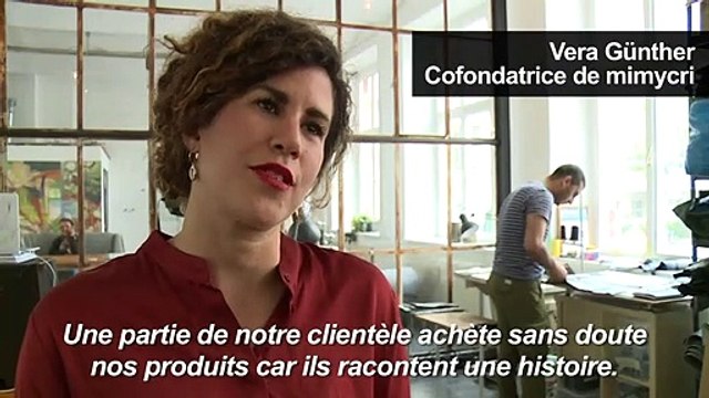 Des canots de sauvetage de migrants transformés en sacs à Berlin