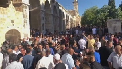 Festivo musulmán y judío teñido de violencia tras choques en Jerusalén