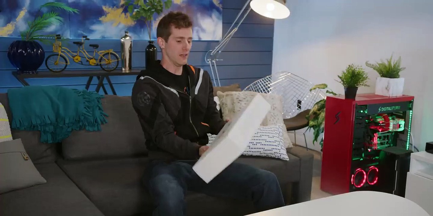 I waited 2.5 years for this folding monitor… - SPUD