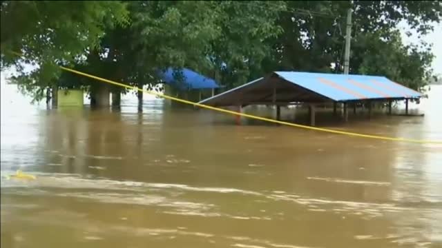 Las lluvias torrenciales dejan en la India al menos un centenar de muertos