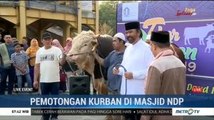 Surya Paloh Berikan Kurban di Masjid Nursiah Daud Paloh