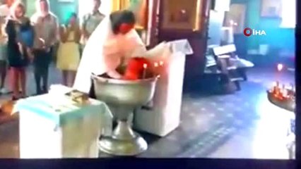 - Yeni doğan bebeğe vaftiz sırasında şiddet