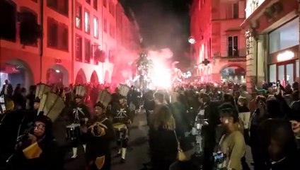 Trois éléphants passent, l’impressionnante parade de clôture du FARSe