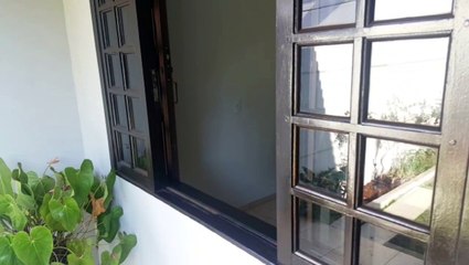Ladrões arrombam casa e bebem cerveja durante crime