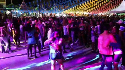Dançando Forró Ao Som De Renan Moreira