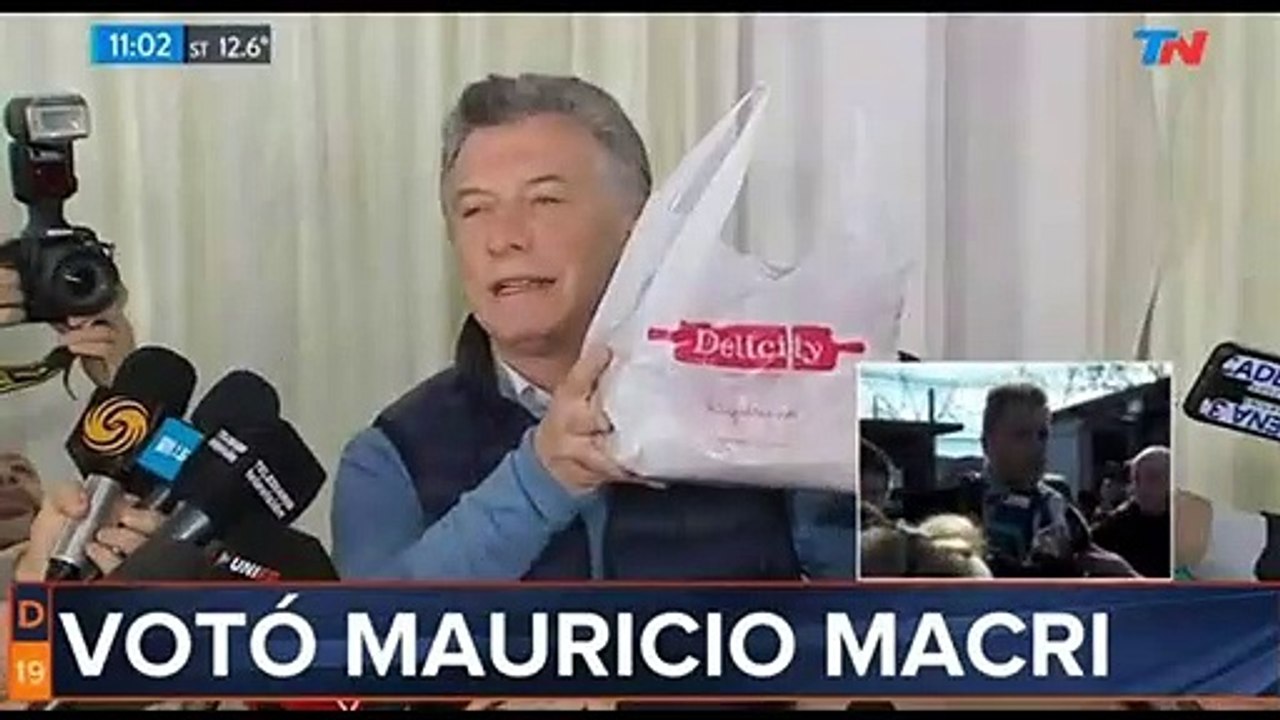 Movilero de C5N se Lastra facturas de Macri