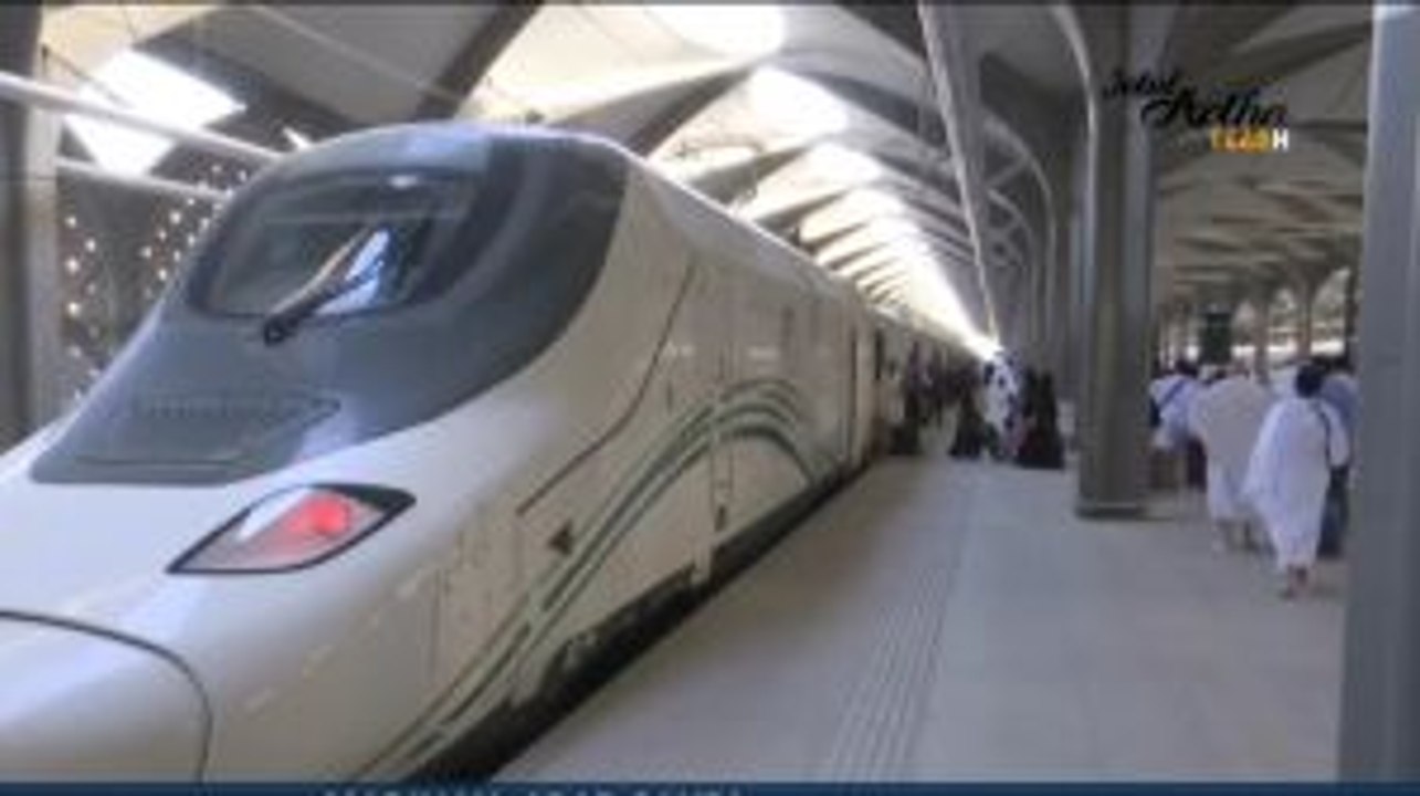 Jemaah Calhaj Berangkat ke Makkah Naik Kereta Cepat