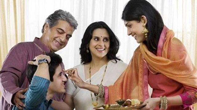 रक्षाबंधन पर इस मंत्र को पढ़कर ही बांधें राखी | Raksha Bandhan Mantra for tying Rakhi | Boldsky