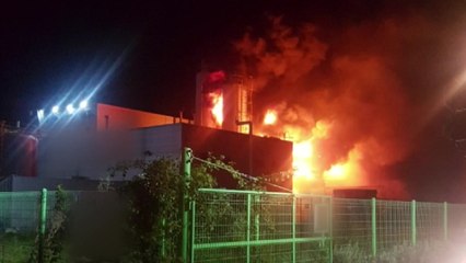 천안 공장 화재로 질산·황산 혼합액 3톤 누출 / YTN