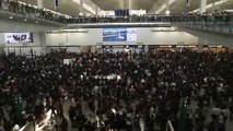 Hong Kong: Les vols de lundi annulés en raison d'un sit-in géant des manifestants pro-démocratie dans l'aéroport - VIDEO