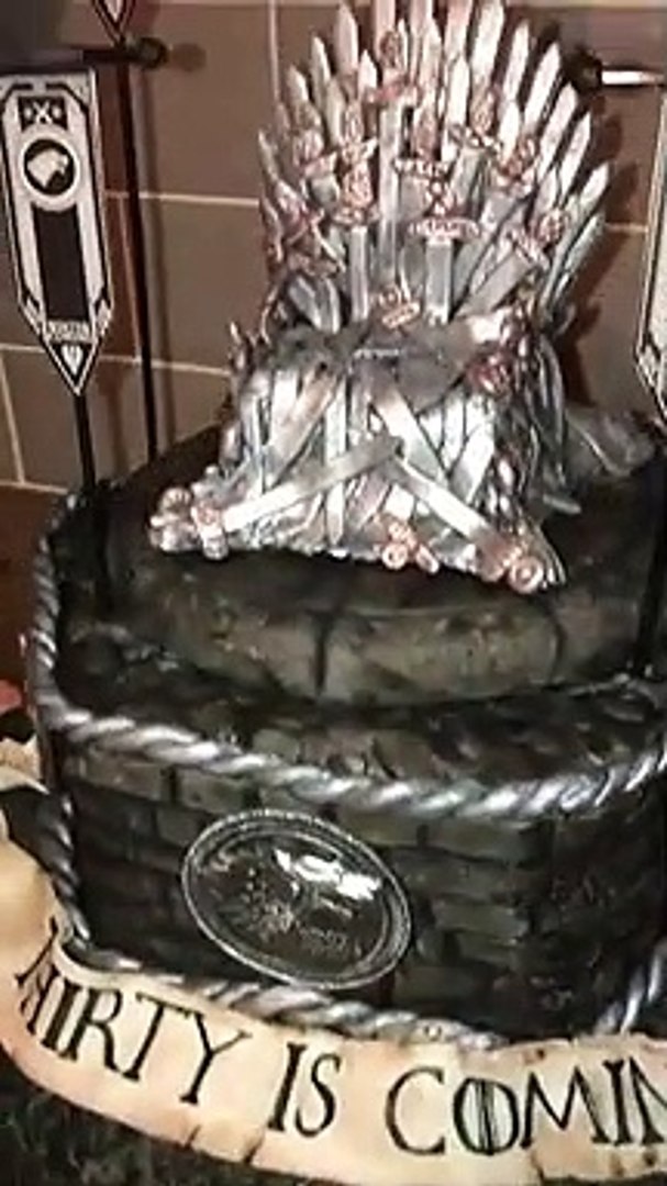 Gateau En Forme Du Trone De Fer De Game Of Thrones Video Dailymotion