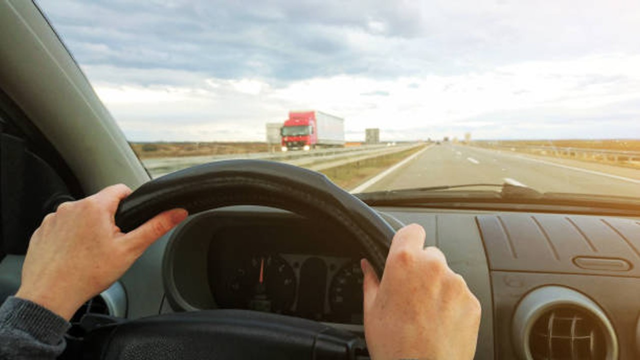 Rouler sur la voie du milieu est une infraction !