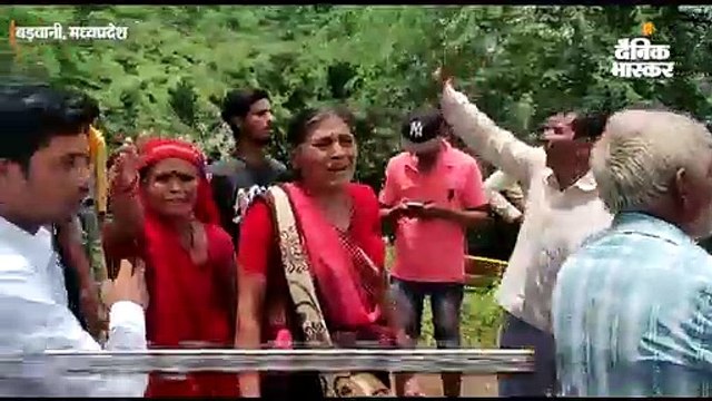राजघाट में नाव से खाना लेकर जा रहे 5 डूब प्रभावितों को लगा करंट, दो की मौत, पाटकर बोलीं- यह बेकसूराें की हत्या