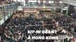 À Hong Kong, un sit-in géant paralyse l'aéroport