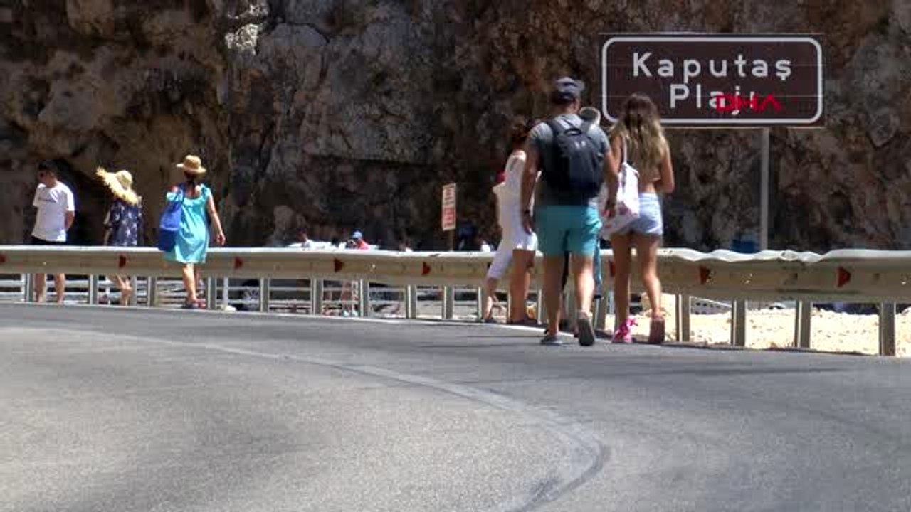 ANTALYA KAPUTAŞ PLAJINDA BAYRAM YOĞUNLUĞU