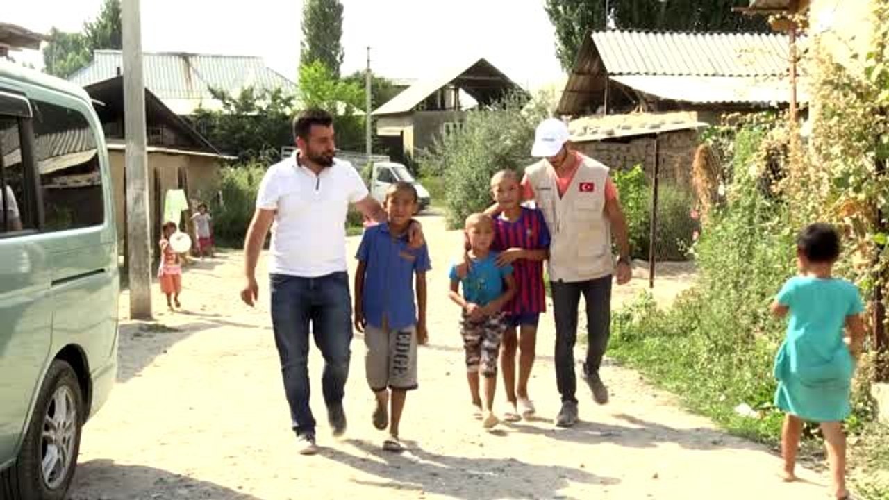 Sadakataşı, Kırgız yoksulların yüzünü güldürmeye devam ediyor