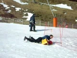 La luge avec papa... version acrobate !